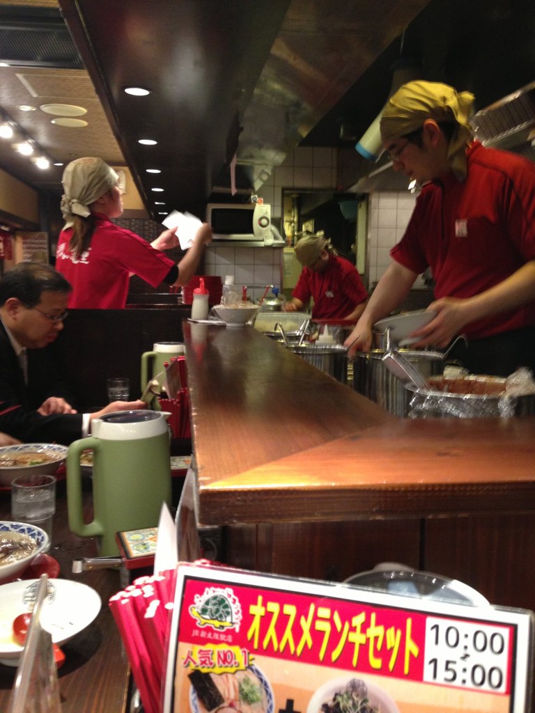 らーめん亀王 JR新大阪駅店 - メイン写真: