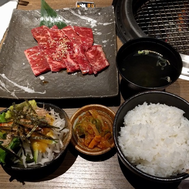 炭火焼肉 やなぎ家 新さっぽろ店 - メイン写真: