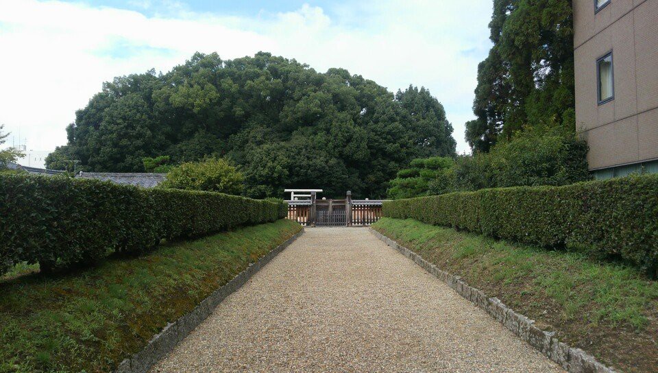 開化天皇 春日率川坂上陵 (念仏寺山古墳) - メイン写真: