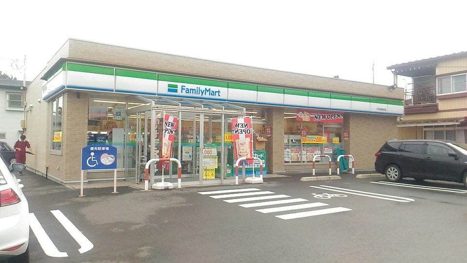 FamilyMart (ファミリーマート 十和田穂並町店) - メイン写真: