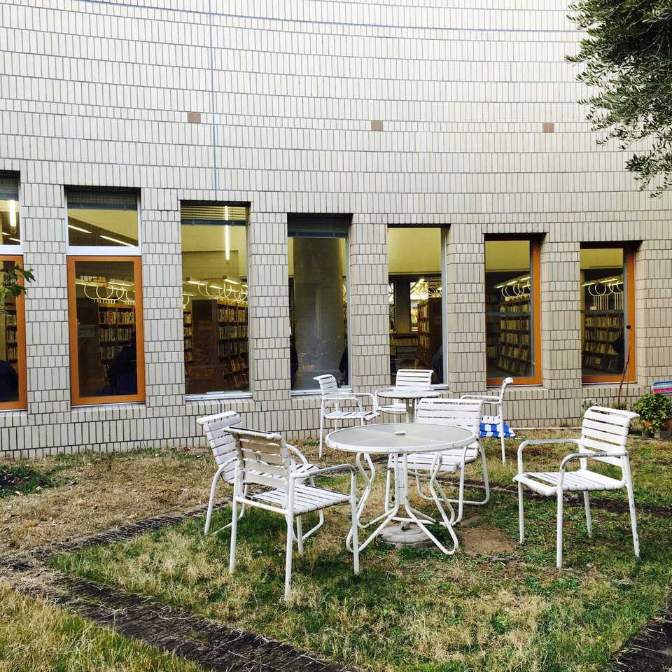 Ashiya City Library (芦屋市立図書館) - メイン写真: