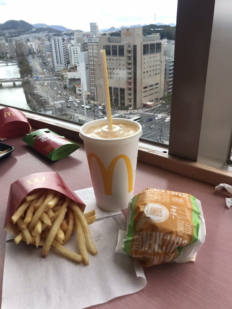 マクドナルド 広島駅前福屋店 - メイン写真: