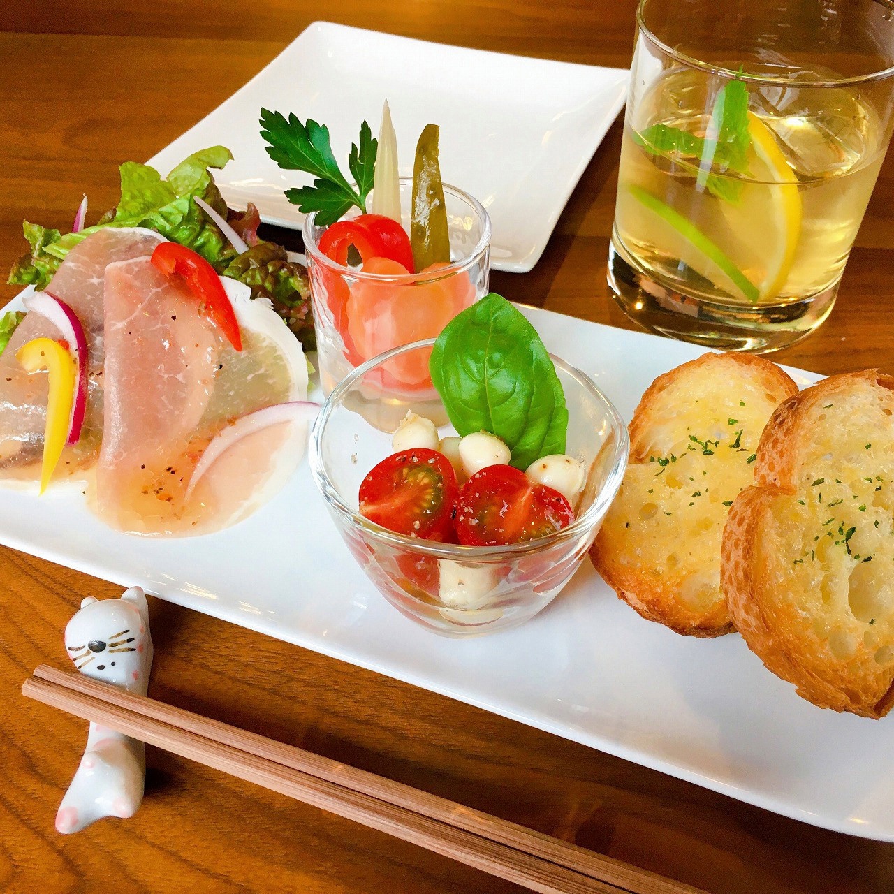 cafe & dining bar mofumofu - メイン写真: