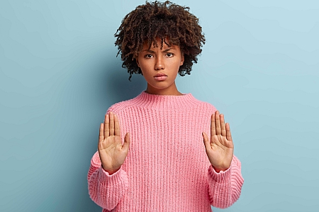 Veel mensen vinden het moeilijk om 'nee' te zeggen. Ben je geneigd om altijd ‘ja’ te zeggen op een verzoek? Tijdens onze training leer je om grenzen te stellen en te spreken met een ik-boodschap. Let ook op je lichaamstaal en geef een krachtig signaal.