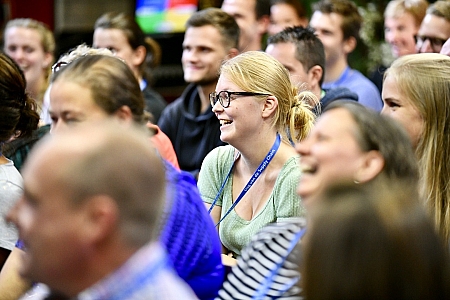 Onze presentaties zijn interactief, grappig, confronterend en leerrijk. Een flitsende slideshow met beklijvende filmpjes en een uitstekende spreker vormen ons Imboorling recept.