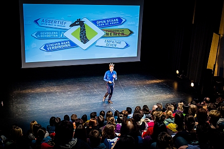 Je innerlijke giraf streeft naar verbinding. Wees assertief over wat je voelt en nodig hebt, sta open voor de ander en neem zaken niet persoonlijk.