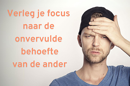 Om iets minder persoonlijk te nemen verleg je de focus naar de onvervulde behoefte van de ander.