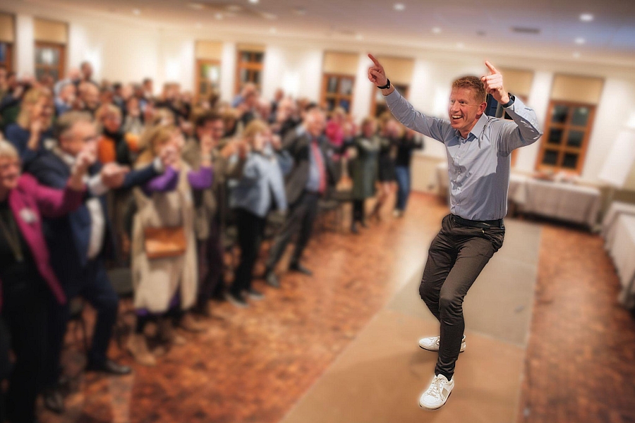 Tijdens de interactieve presentatie 'ja of JA? De strategie van het geluk' geeft Frederik Imbo je tips om zelf meer in te staan voor je geluk en de vervulling van je behoeften.