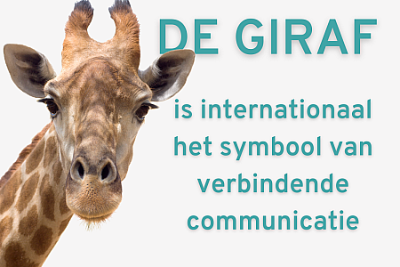 De giraf staat symbool voor verbindend communiceren. Het is het landdier met de langste nek en het grootste hart. De giraf spreekt de taal van het hart, zal heel veel luisteren, zich afvragen waarom iemand iets zegt en nagaan naar welke behoefte er schuilt achter de woorden van de ander.