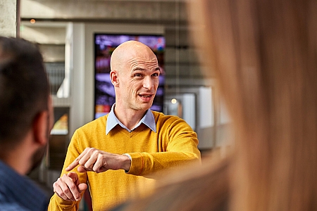 Jouw valkuil is heel vaak de allergie van iemand anders. Bijvoorbeeld: je bent soms te gul. Dat werkt wellicht op de zenuwen die nogal gierig is. Zijn gierigheid is jouw allergie en jouw gulheid de allergie van jouw collega. Tijdens deze teambuilding leer je elkaar sterktes en zwaktes beter inschatten.