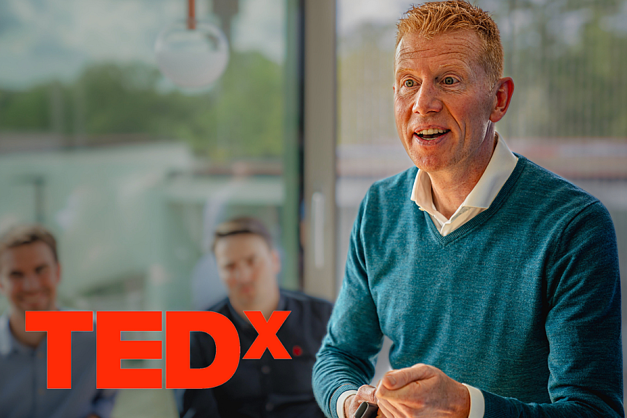 In zijn TEDx talk, deelt Frederik Imbo zijn inzichten om zaken minder persoonlijk te nemen. Er zijn 2 strategieën: één: het gaat niet om jou, focus je op de ander zijn gevoel of twee: het gaat wel om jou: geef jezelf empathie