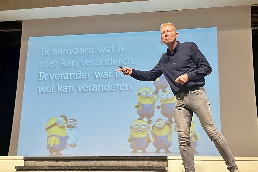 Aanvaard wat je niet kan veranderen. 
Verander wat je wel kan veranderen