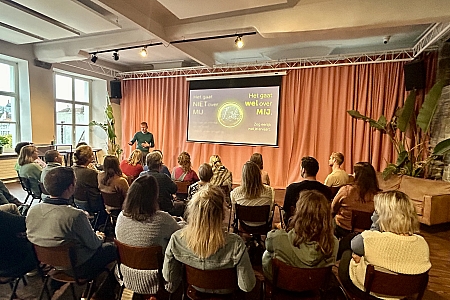 Blijf kalm en neem wat de ander zegt of doet niet persoonlijk. Het gaat niet over jou. Focus je op de positieve intentie van de ander.