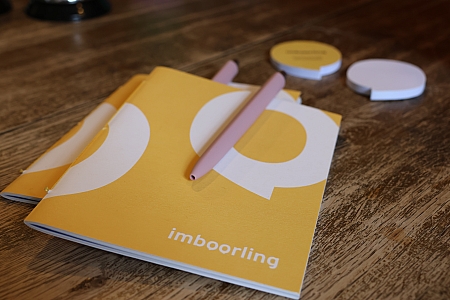 Imboorling boekje en post its
