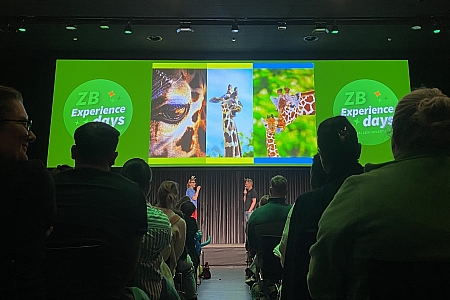 Onze inspiratiesessie over verbindende communicatie geeft in korte tijd tips om beter met elkaar om te gaan. Veel interactie, humor en bruikbare tips die je meteen kan toepassen.
