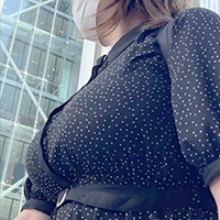 【プレミアムクラス】色白、ぽちゃ具合がいい感じのワンピ巨乳様に密着！