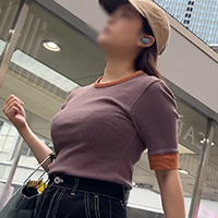 【プレミアムクラス】小柄で可愛い！ayu似の着衣巨乳様に密着！