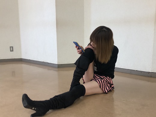 【見えてるニーソギャル】私服パンチラ gallery photo 1