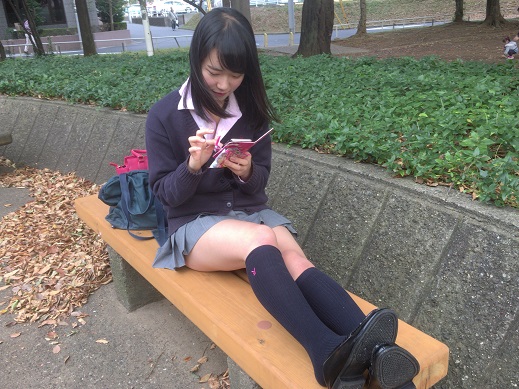 【制服】通学気分でチラっと街中お散歩 gallery photo 2