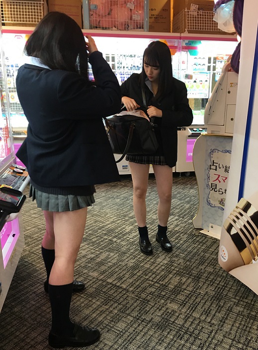 【街でおふざけ☆見えちゃった】制服パンチラ gallery photo 2