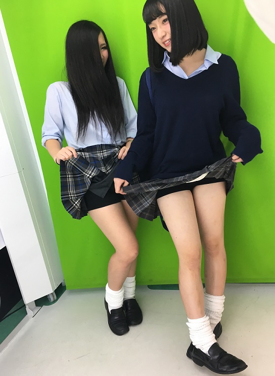 【街中セクシーショット】制服パンチラ