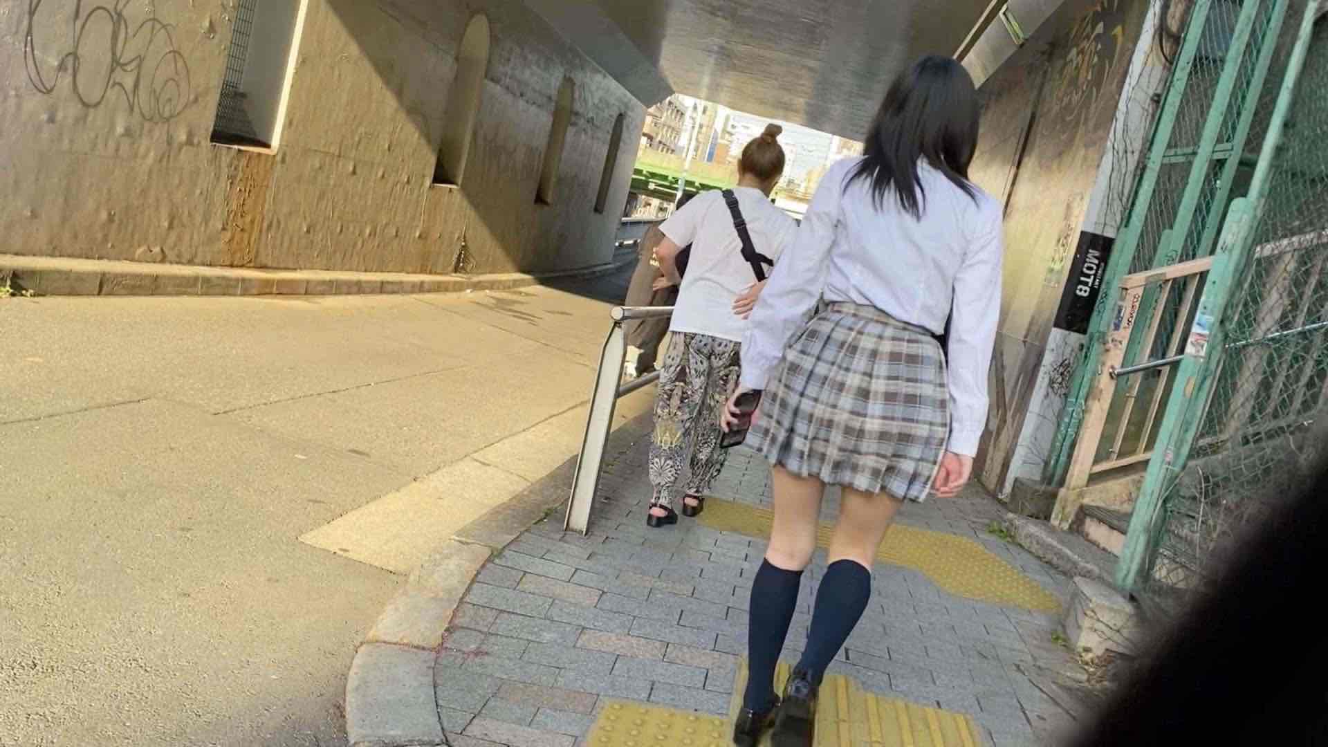 入学説明会で見かけたあの子。母親とはぐれたところを追跡した結果