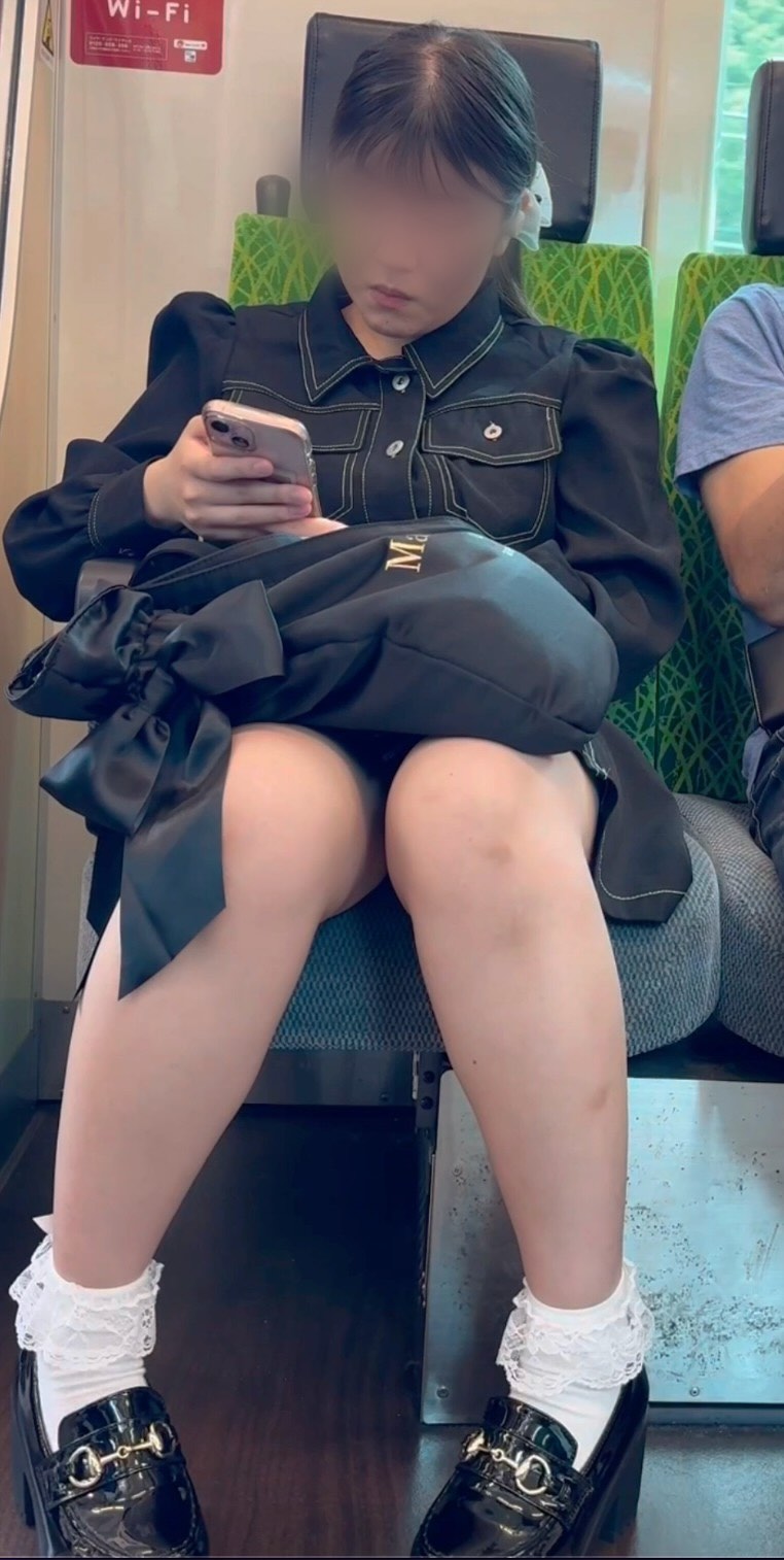3名のS級美人お姉さんの脚をじっくり堪能！生脚美脚を対面撮影 後編