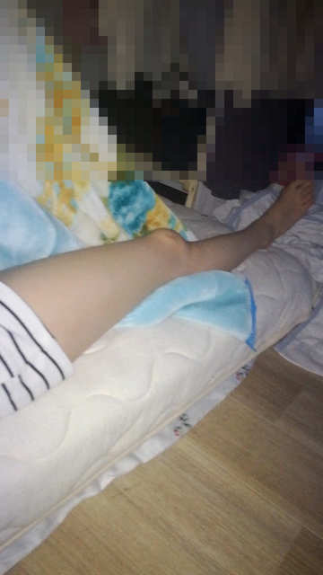 彼女が無防備なワンピースで寝てしまったのでパンチラ盗撮