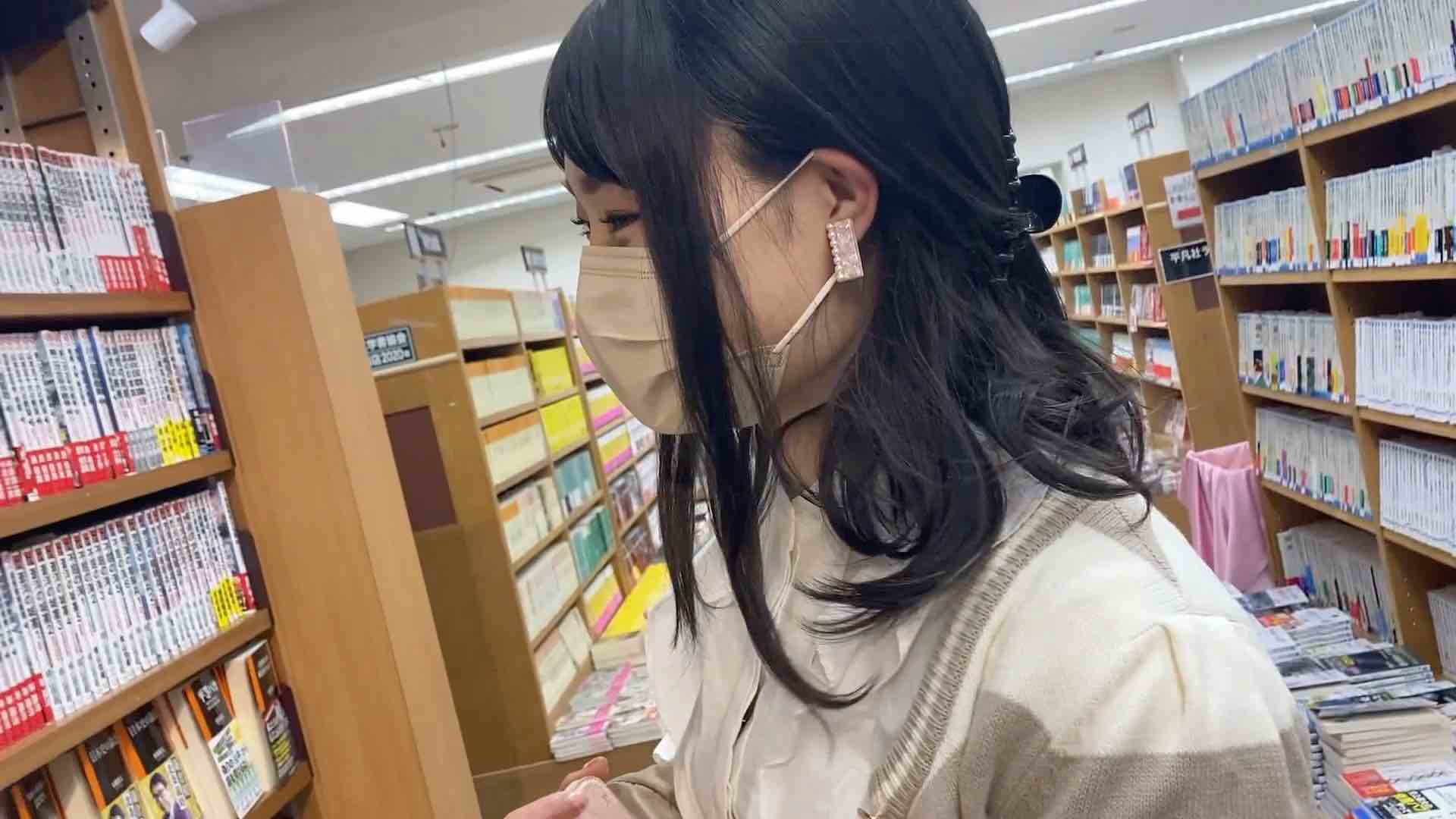 【パンチラ】【盗撮】先生のパンツが見れたら私は、、。 gallery photo 1