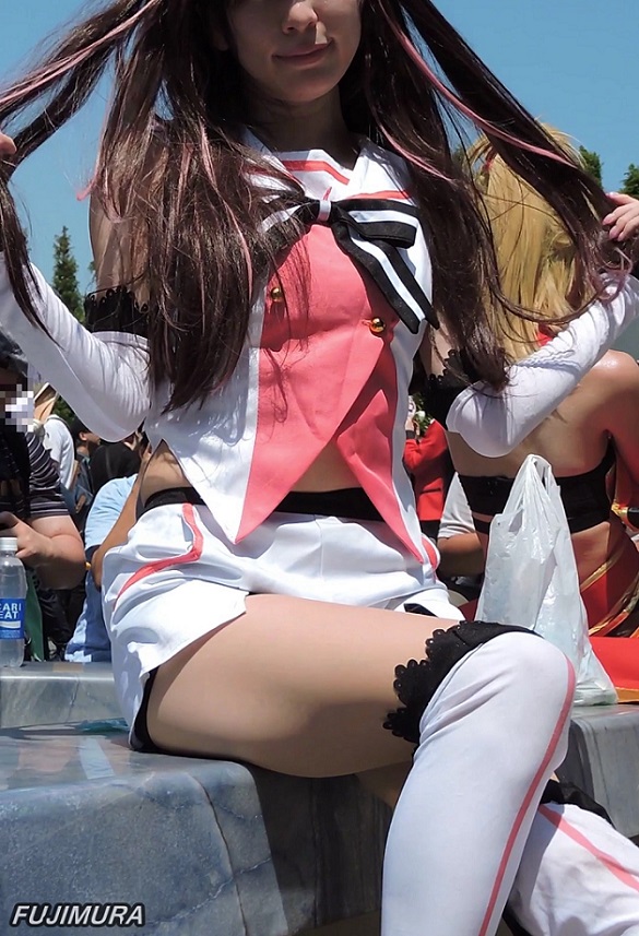 コスプレ2018夏細くてエロい脚に興奮！水分補給【動画】イベント編 4810 gallery photo 1