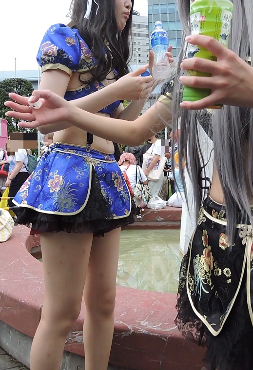 コスプレ2017夏だらしないお腹ドリンク飲んで休憩2人組【動画】イベント編 3834