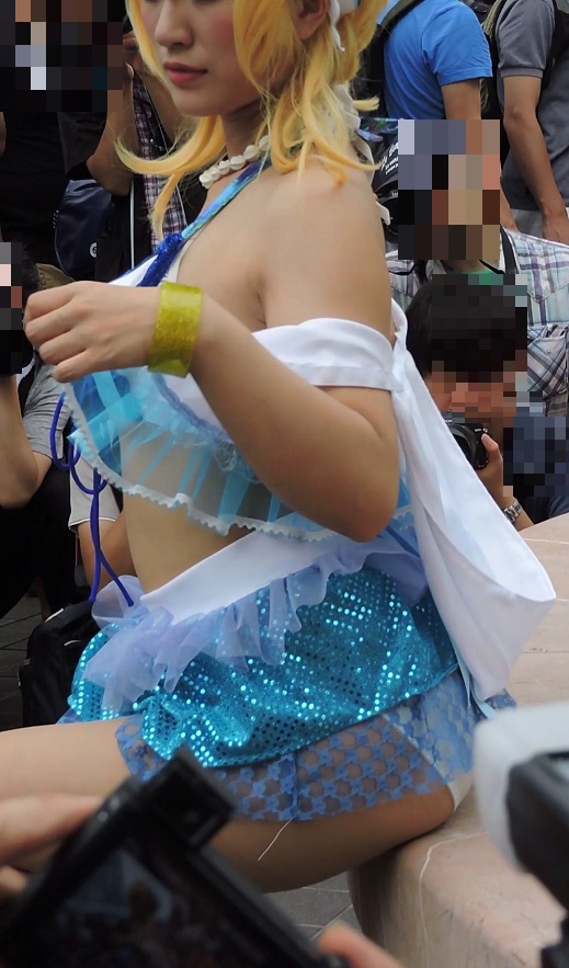 コスプレ2017夏横から撮影食い込みエロ尻に勃起！【動画】イベント編 3840