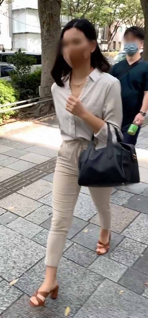 No.1440《顔モザ大解禁！！！》「朝から刺激強過ぎ！フェロモン美尻のパーフェクトキャリアウーマン」