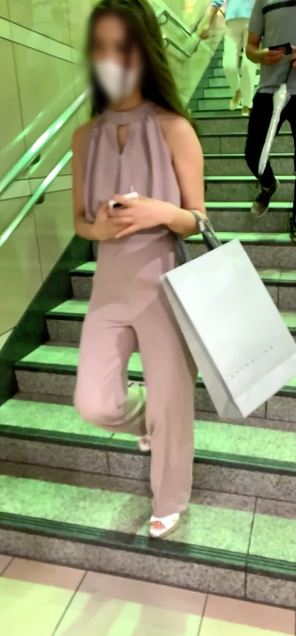 No.1467《顔モザ大解禁！！！》「芸能人級のセレブ美女！プリッとした美尻にTバック」