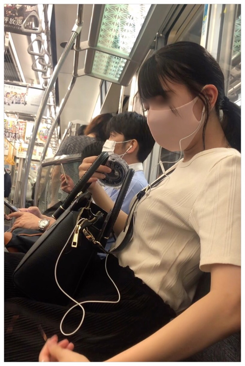 【再販】【すぐそこの眺め12_ちっぱいver】電車内で隣に座る女子大生のちっぱい