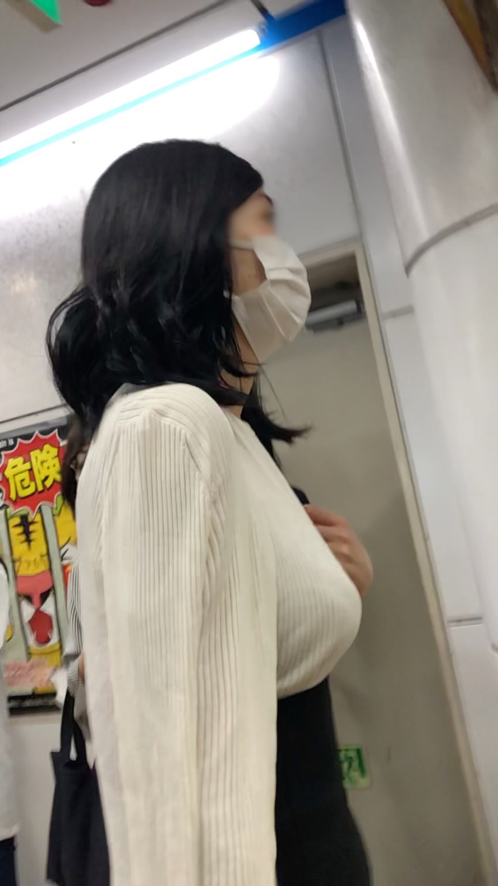 【横からの眺め159】ブラ生地薄めのキャリアウーマンの爆乳乱舞！！