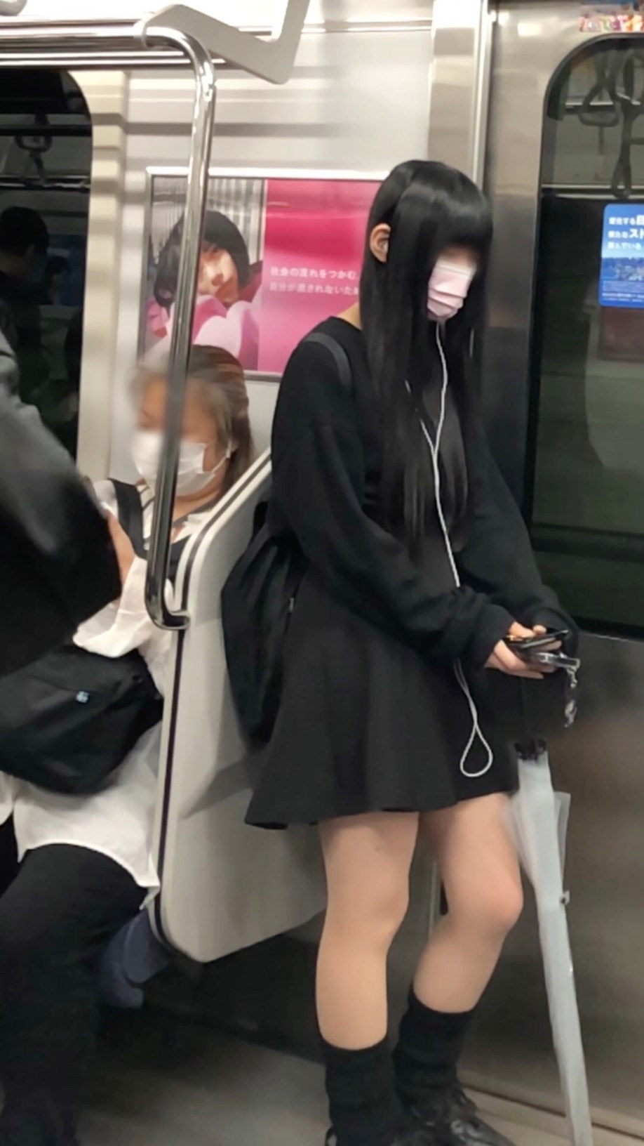 【すぐそこの眺め93】幼さが残る私服ＪＫを電車内で観察！