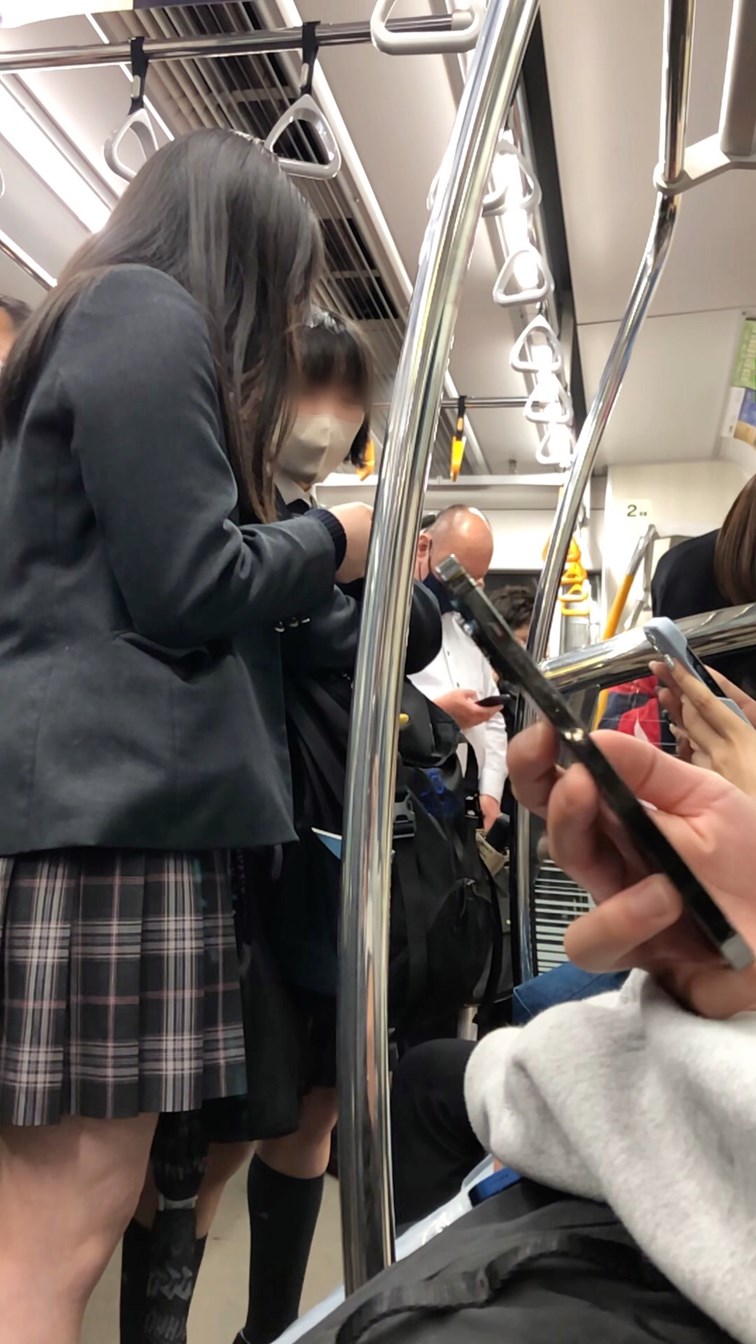 【放課後の眺め36】ムチムチボディの二人組ＪＫを電車内で観察！