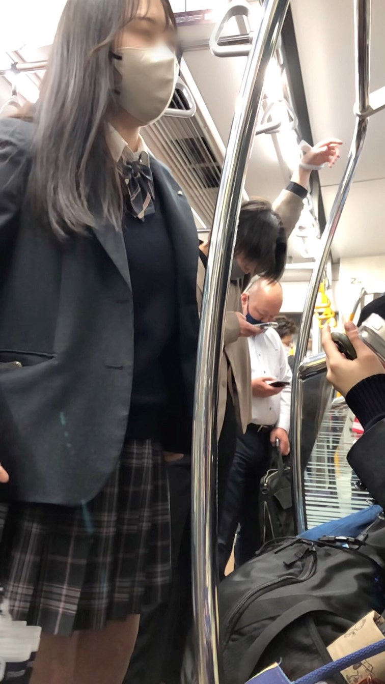 【放課後の眺め36】ムチムチボディの二人組ＪＫを電車内で観察！