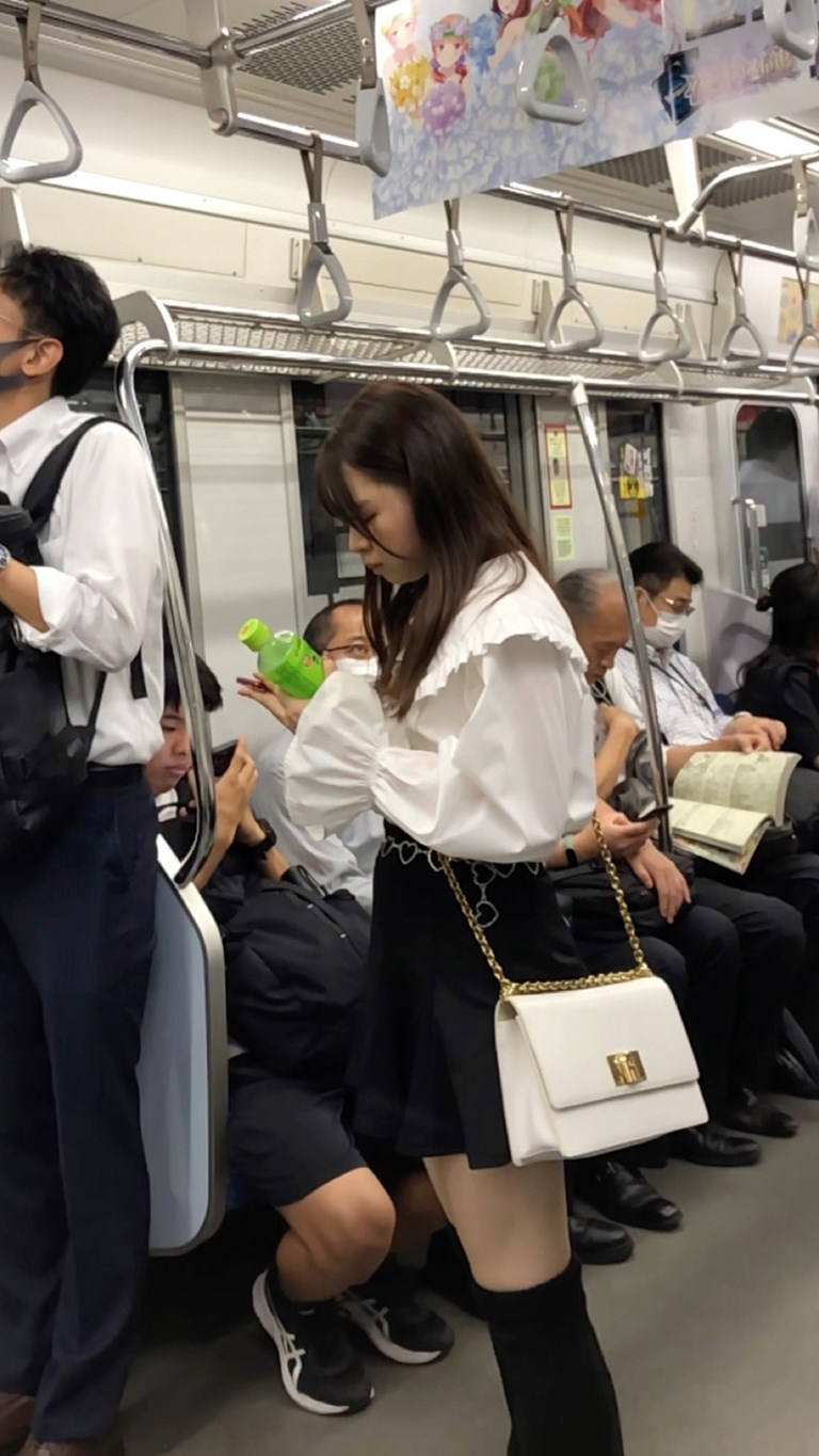 【すぐそこの眺め122_ちっぱいver】可愛らしい私服ＪＫを電車内で観察！