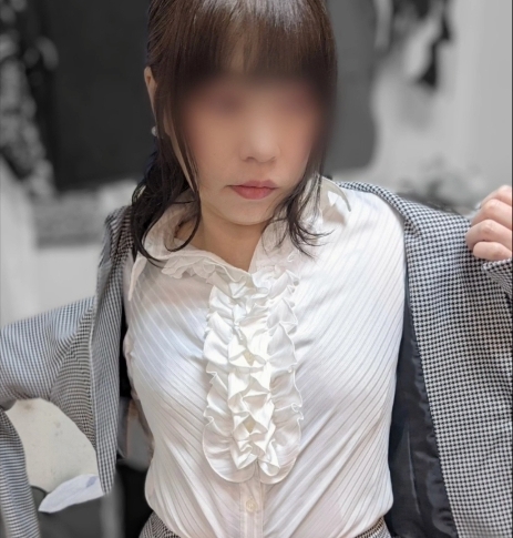 【完全個撮】旦那にしか見せない清楚な美人主婦のフェラ顔をこっそり見せます！ gallery photo 1