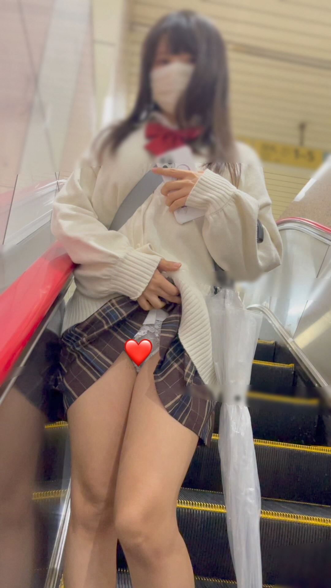 JK盗撮日記103 初登場！！超アイドル級小悪魔清楚痴女ロリJKを電車内とトイレ内で盗撮【※完全主観21分超撮影】