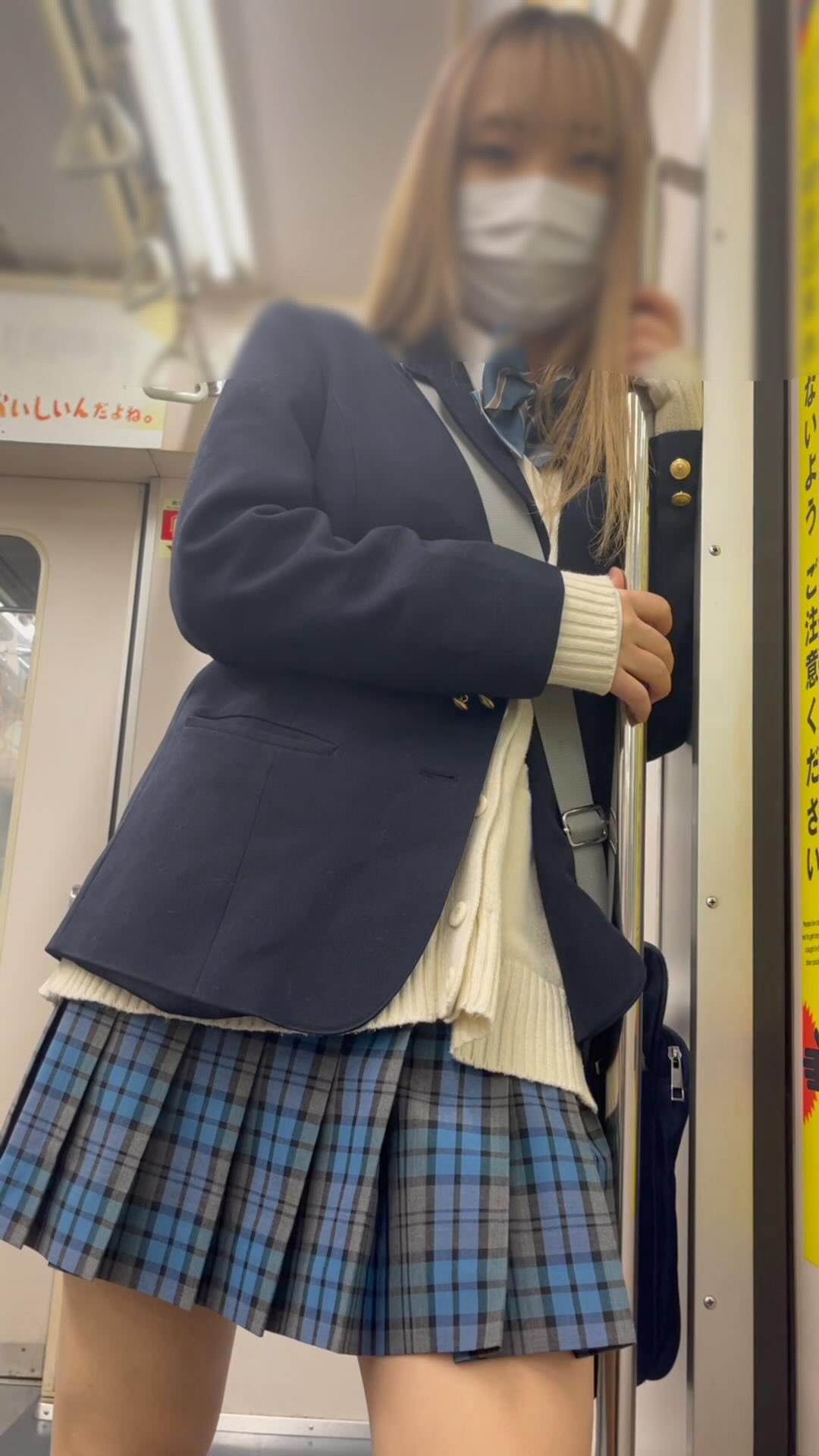 JK盗撮日記119 初登場！！アイドル風超激カワ金髪ギャルJKを電車内とトイレ内で盗撮【※完全主観24分超撮影】 gallery photo 3