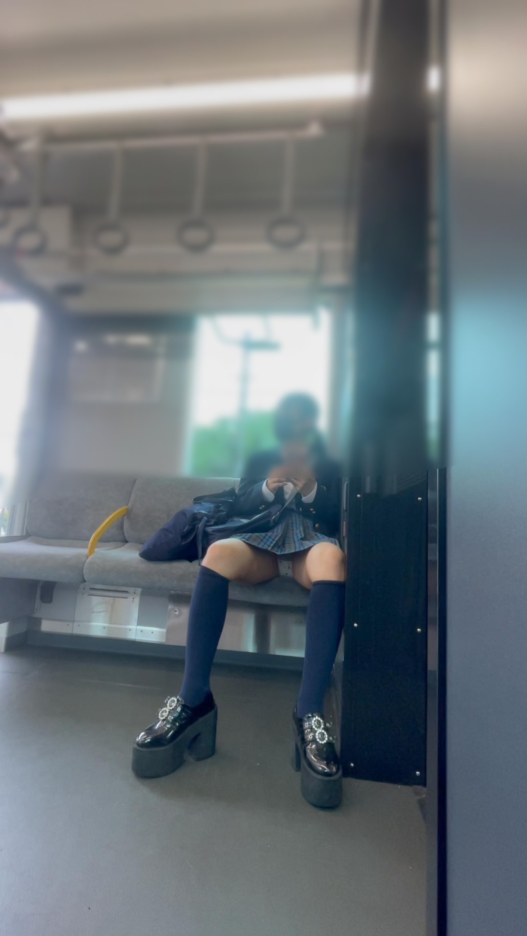 JK盗撮日記219　今回は原点回帰の初期作！！駆け出しの頃の初々しい激カワポニテJKを電車内で盗撮【※完全主観19分超撮影】