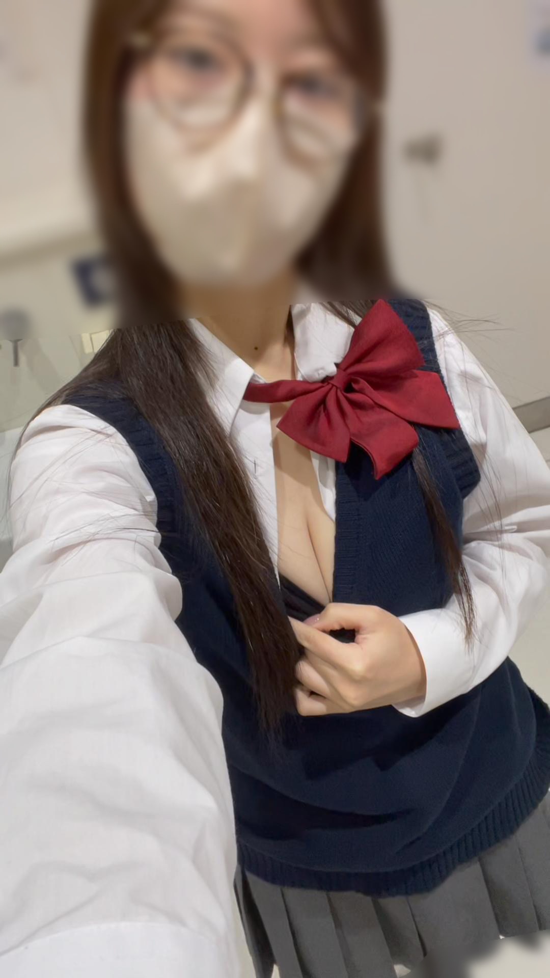 JK盗撮日記226  大人気のあの娘が再び登場！！激カワメガネ美人JKを電車内で盗撮【※ローアングル強化28分超撮影】