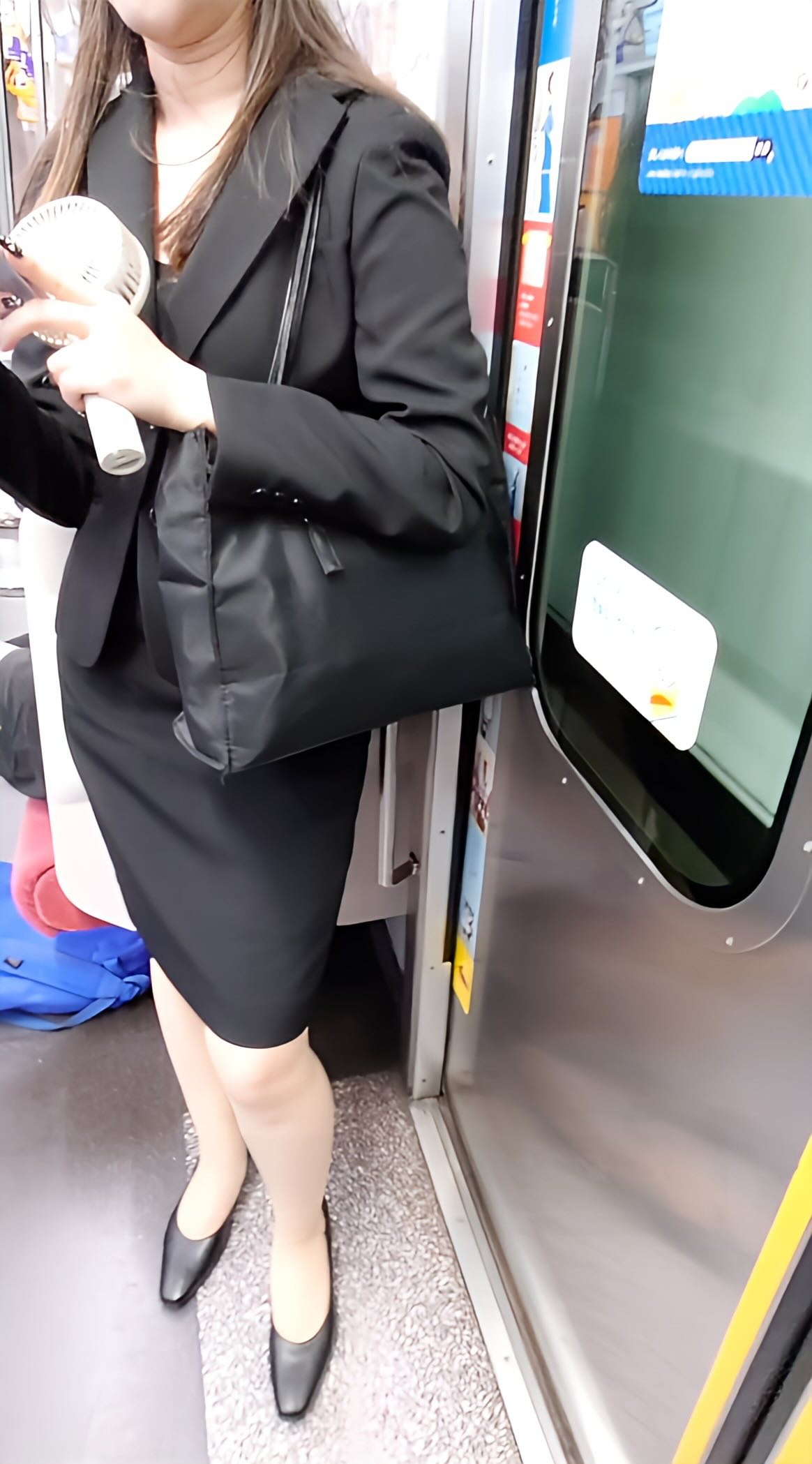 堪らず追跡したミニスカOLちゃんの生P見ちゃいました