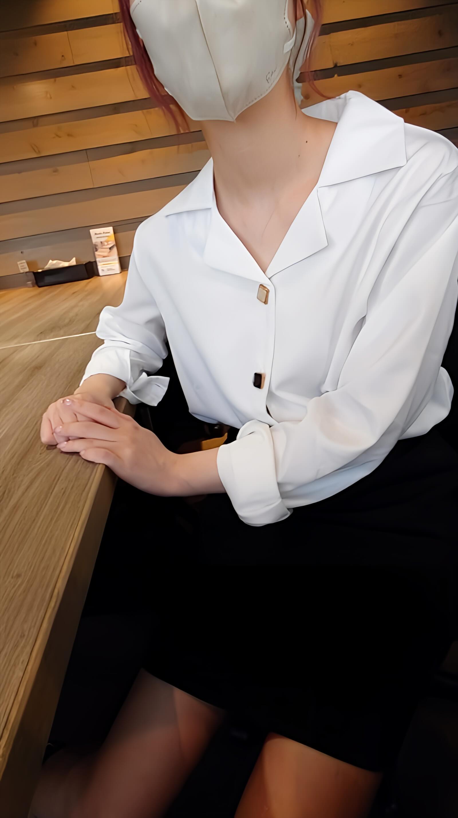 スーツ店員さんに接客してもらうフリをしてスカートの中撮ったら生Pで最高でした
