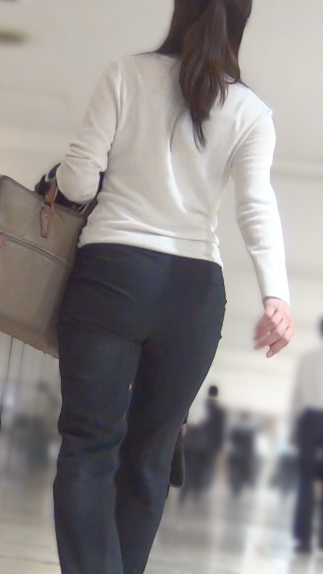 Stm.015 ラインが綺麗な パンツスーツお姉さん