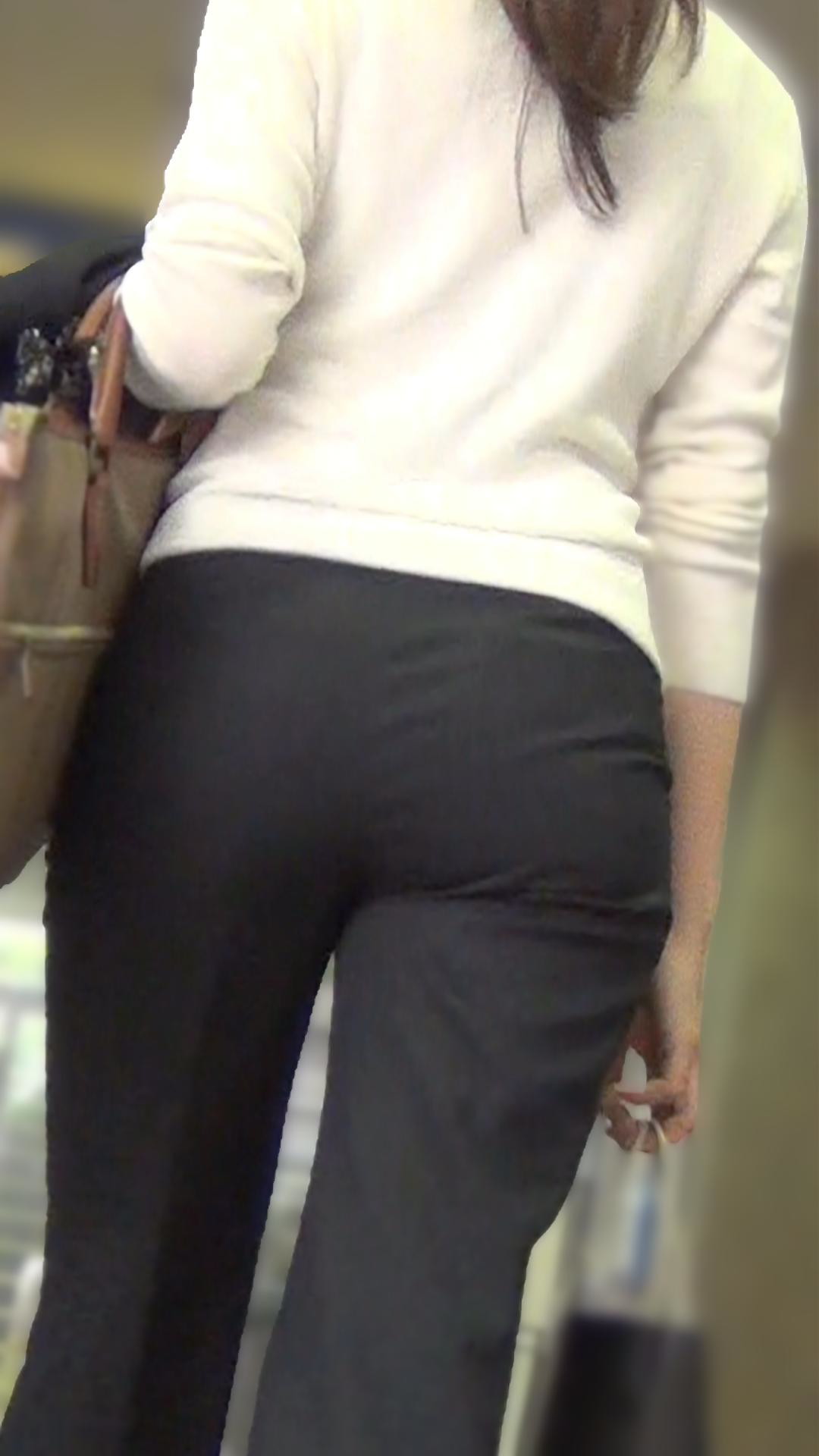 Stm.015 ラインが綺麗な パンツスーツお姉さん