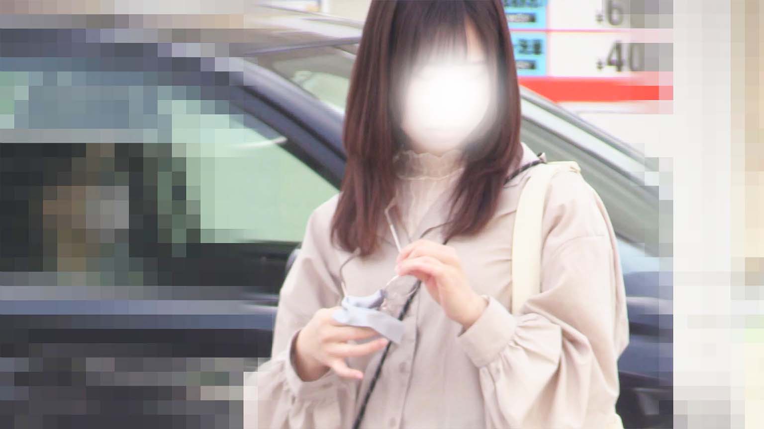 側溝に潜ってパンティ激写！純潔眼鏡女子はやっぱり純白に限る